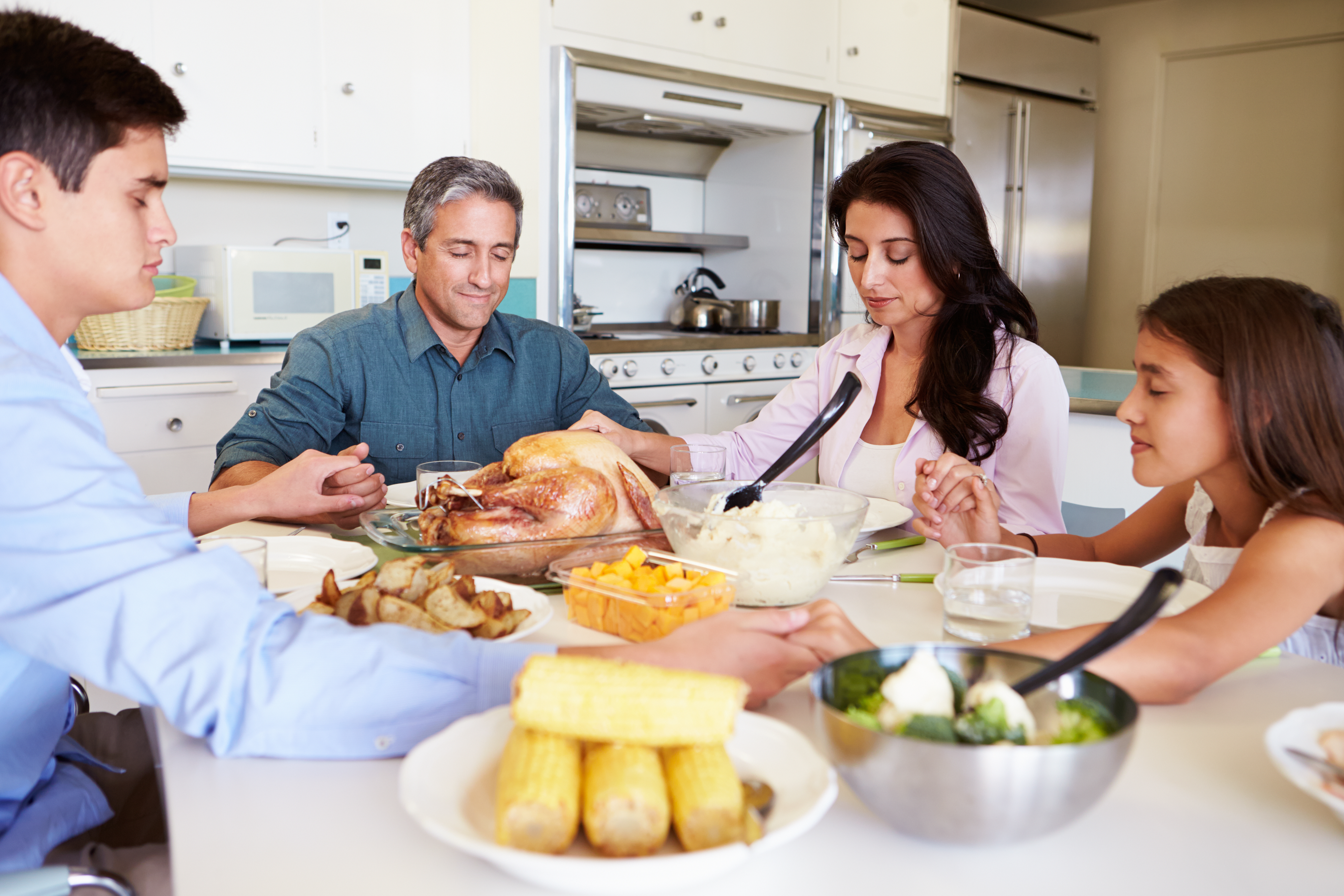 Family Praying (BigStock)